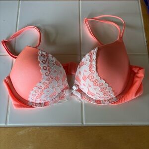 Victoria’s Secret 32B Peach Lace Very Sexy Push Up Bra